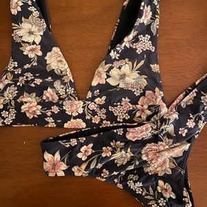 NWOT Billabong Floral Bikini